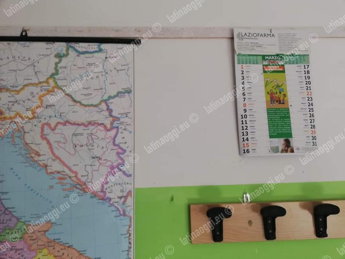 Il tempo si &egrave; fermato nelle aule delle scuole. La storia in una foto