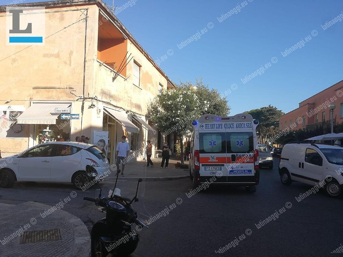 Investito mentre attraversa la strada: ferito un giovane