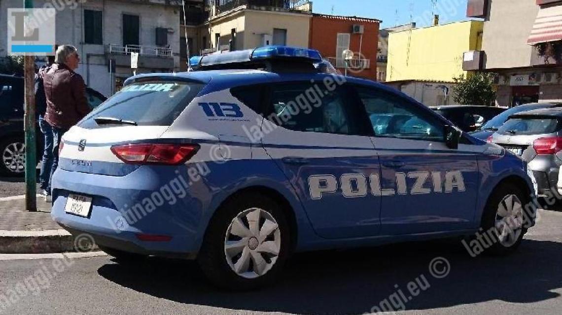 Rapina in strada, giovani minacciati col coltello e rapinati. Presi due banditi