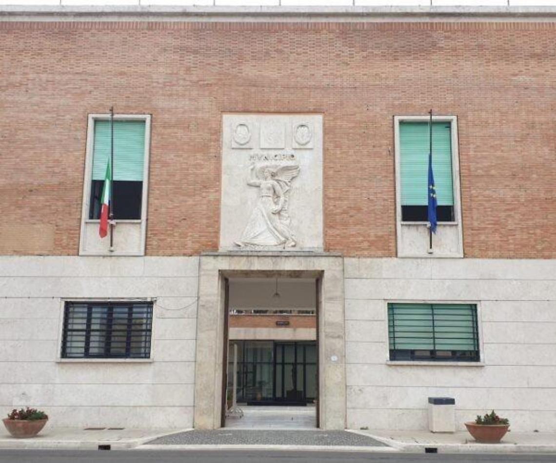 Bandiere a mezz'asta in Comune per ricordare Willy