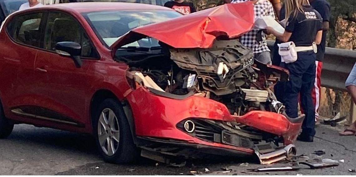 Incidente frontale, feriti due adulti e un bambino di 2 anni. Dinamica da chiarire