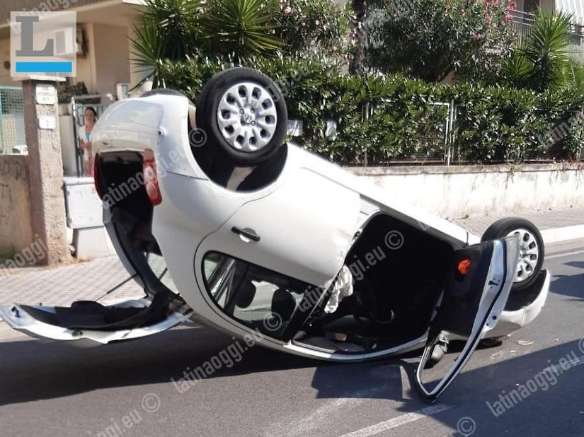 Si ribalta con l'automobile: ferito un uomo di 82 anni