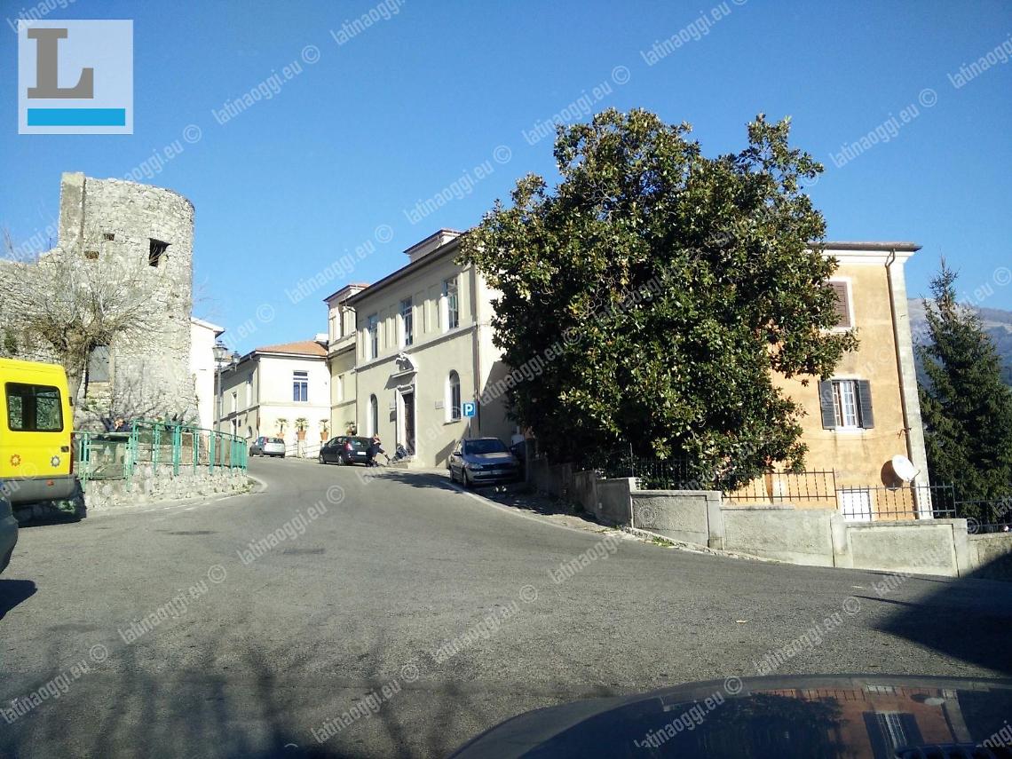 Coronavirus, allarme rientrato nella scuola di Bassiano: 13enne negativa