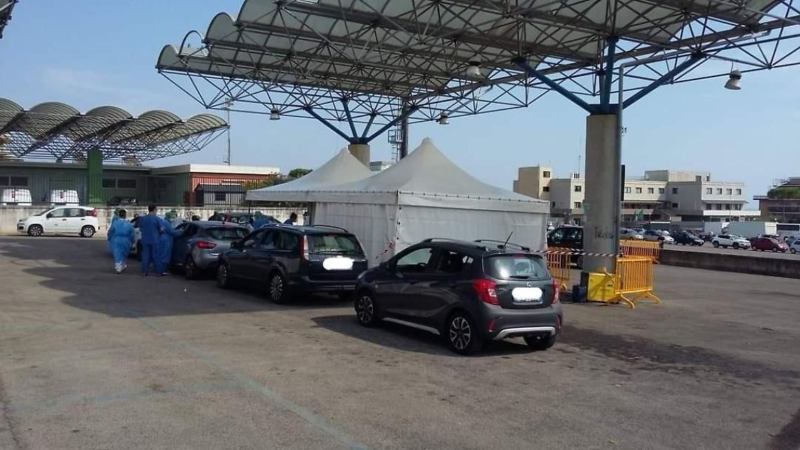 Covid-19, test drive-in: su 915 tamponi sono risultati 56 positivi