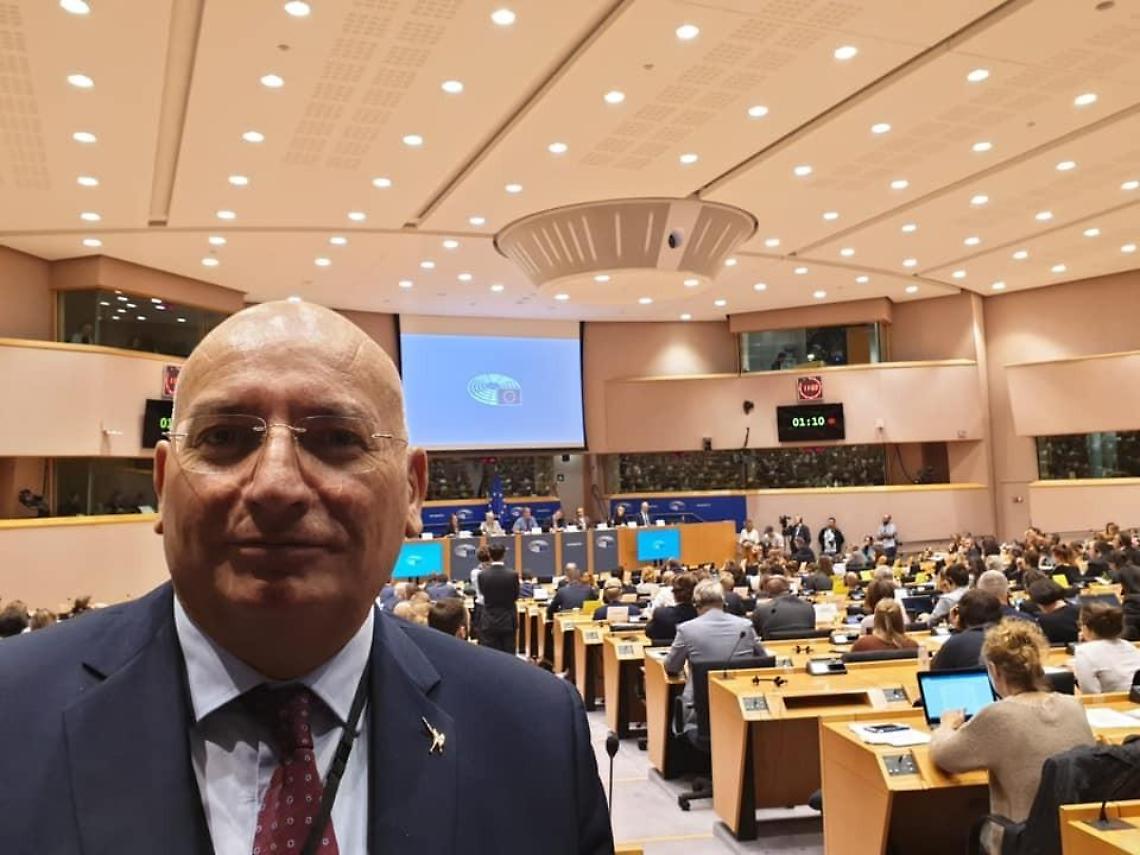 Migranti, Adinolfi: "Piano Ue ridicolo, rischiamo nuova invasione"