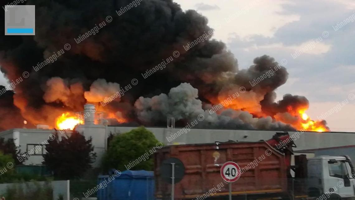Incendio alla Loas, il caso approda alla commissione d'inchiesta sui rifiuti