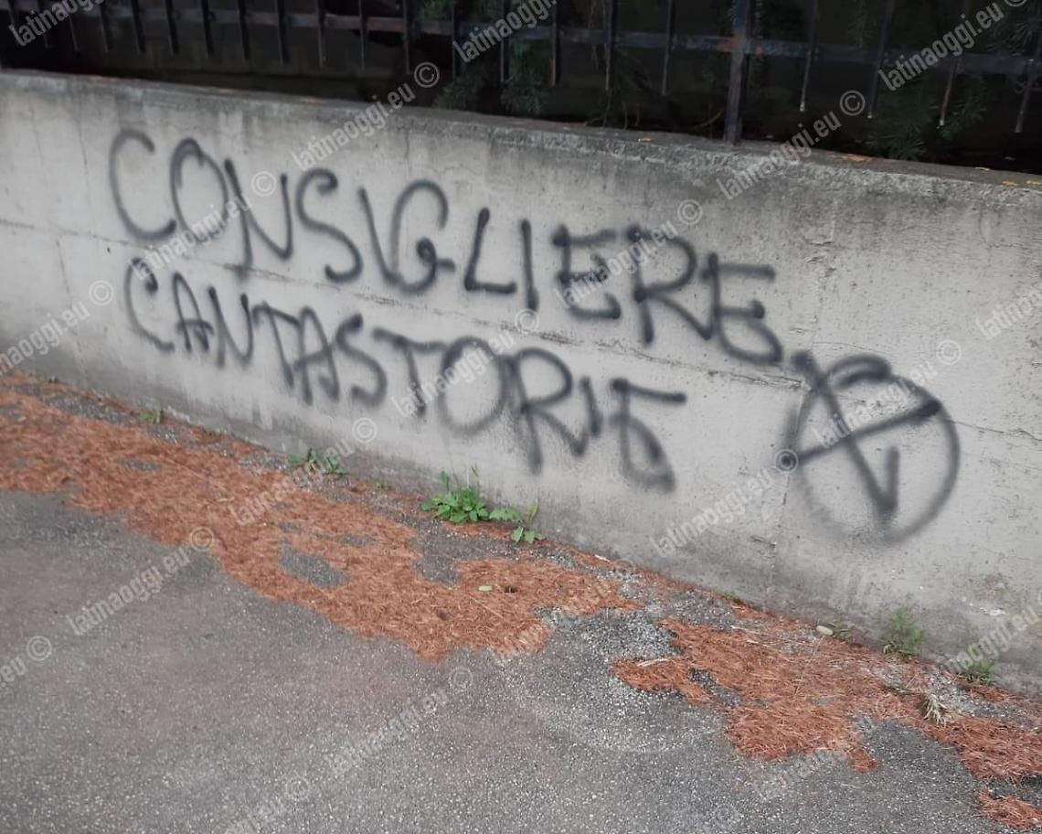 Sfregio al consigliere, messaggio con offese sotto casa di Davide Zingaretti