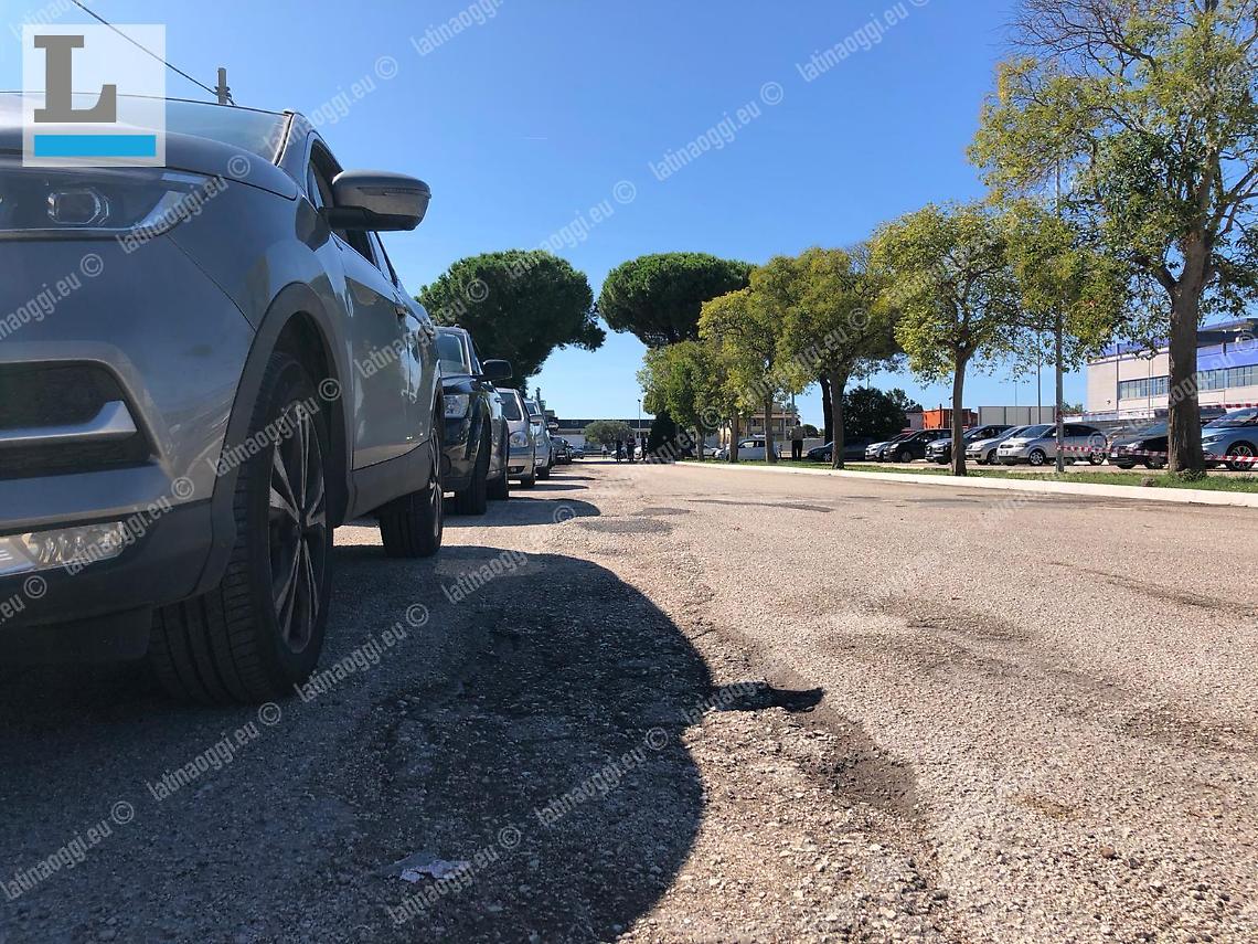 Coronavirus, lunghe code al drive in di Aprilia a causa di un incidente stradale