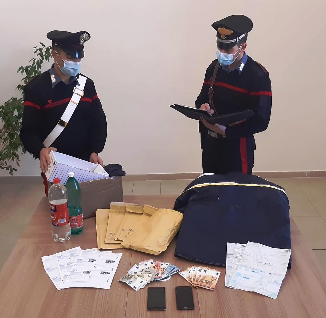 Ordinano merce sul web e si ritrovano con le bottiglie d'acqua, truffa e arresti