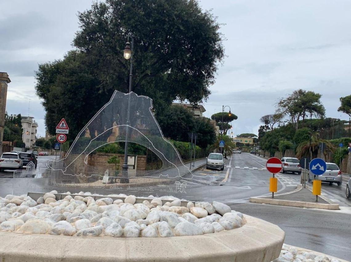 Amara sorpresa a Nettuno: danneggiata la stele in plexiglass del giocatore di baseball