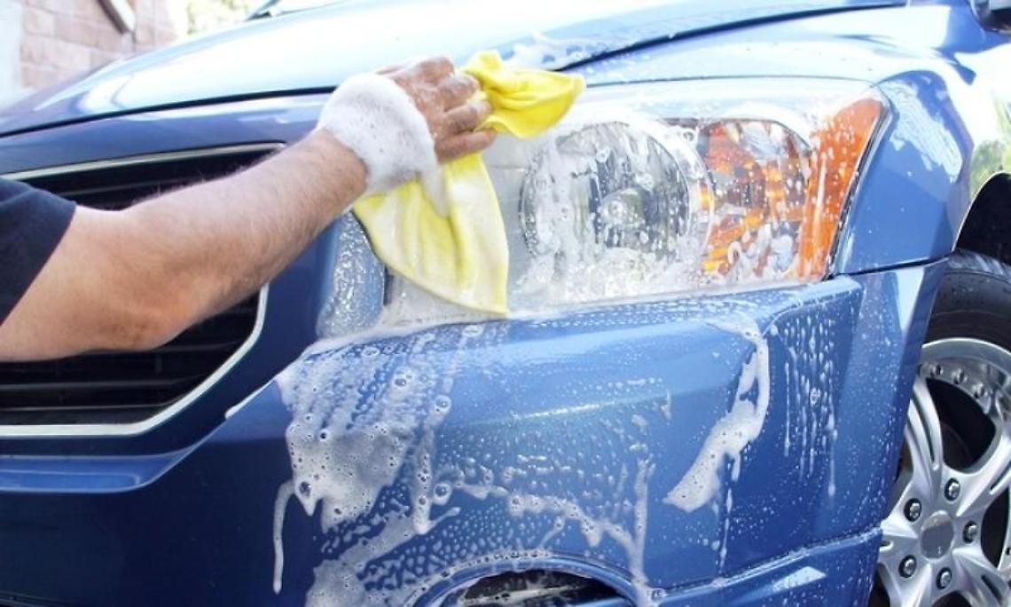 Illeciti nell'autolavaggio. Sparisce senza pagare