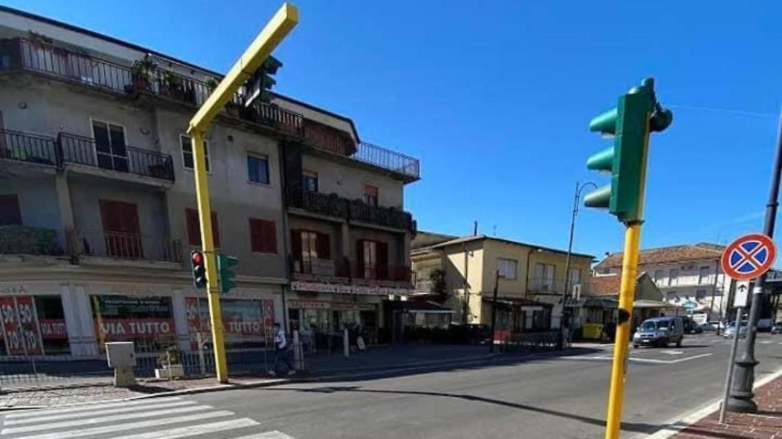 Il rilevatore di infrazioni all'incrocio &laquo;fa strage&raquo;: raffica di multe in citt&agrave;