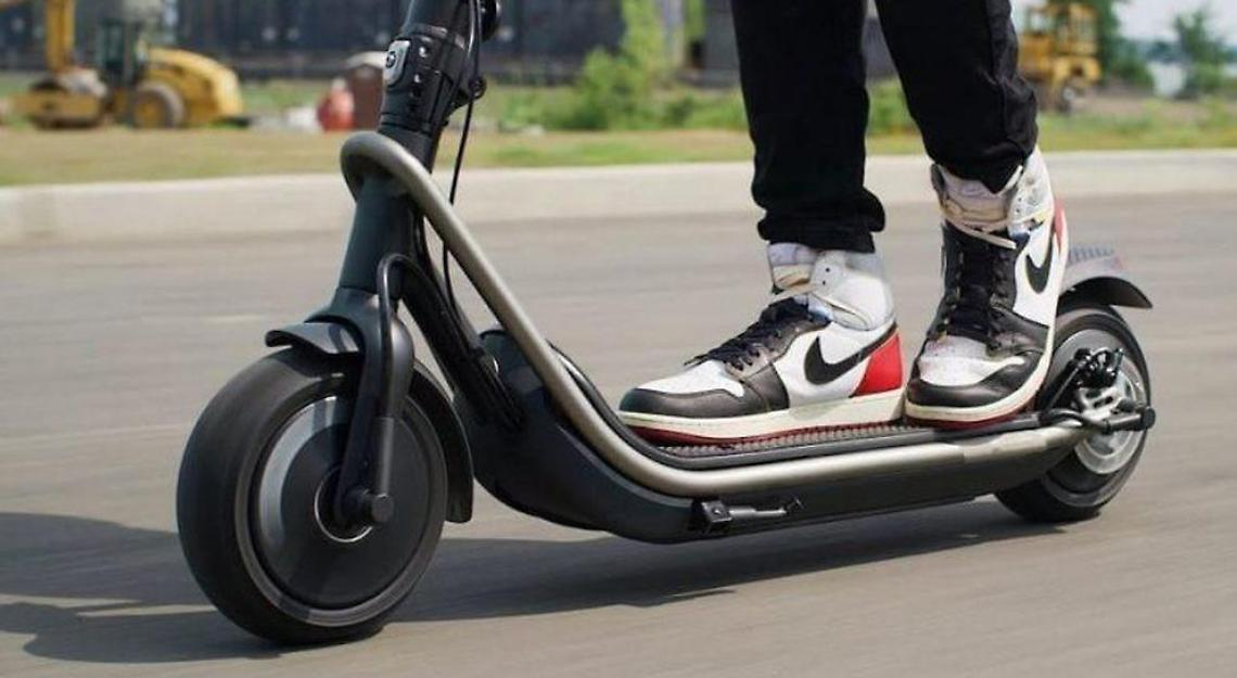 Travolto dall'auto e ferito, altro incidente con il monopattino