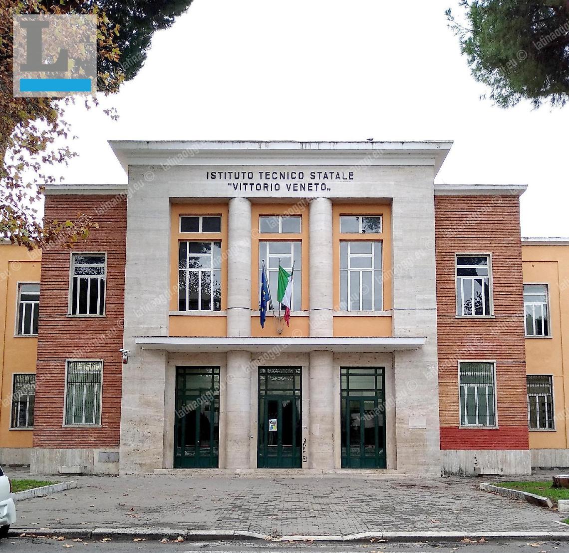 Coronavirus, docente positivo: sanificato il Vittorio Veneto