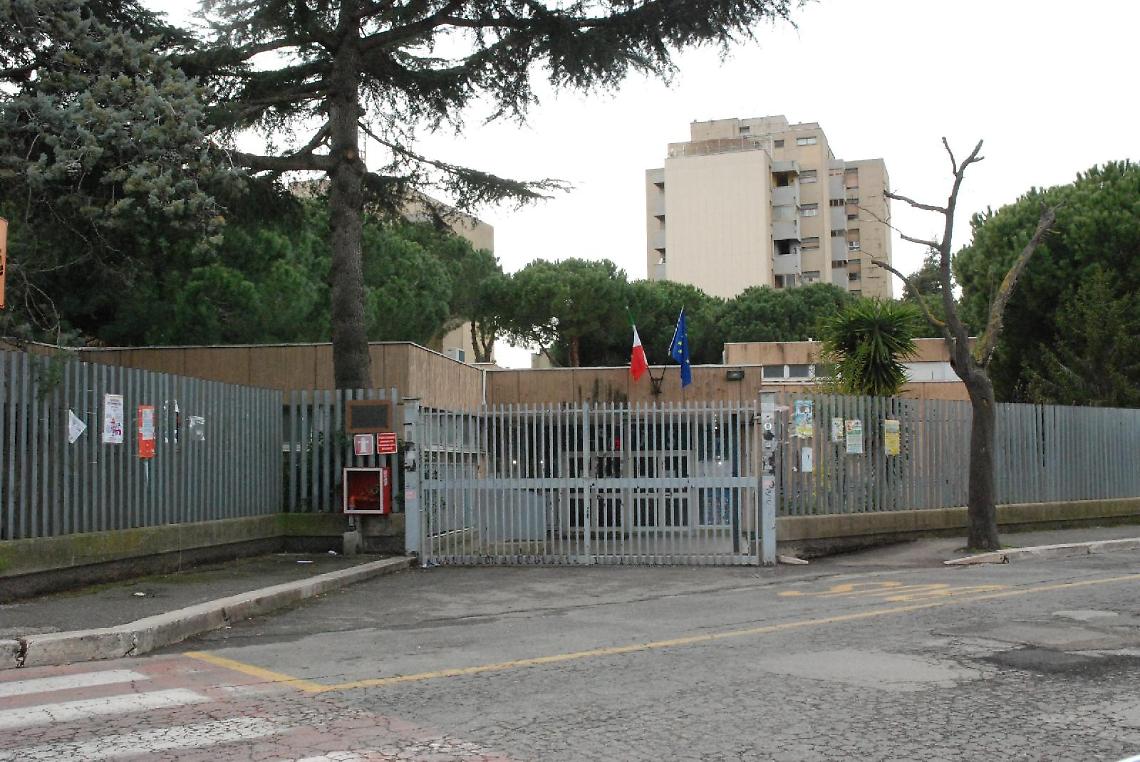 Coronavirus, c'&egrave; un cluster tra studenti, docenti e famiglie: scuola chiusa