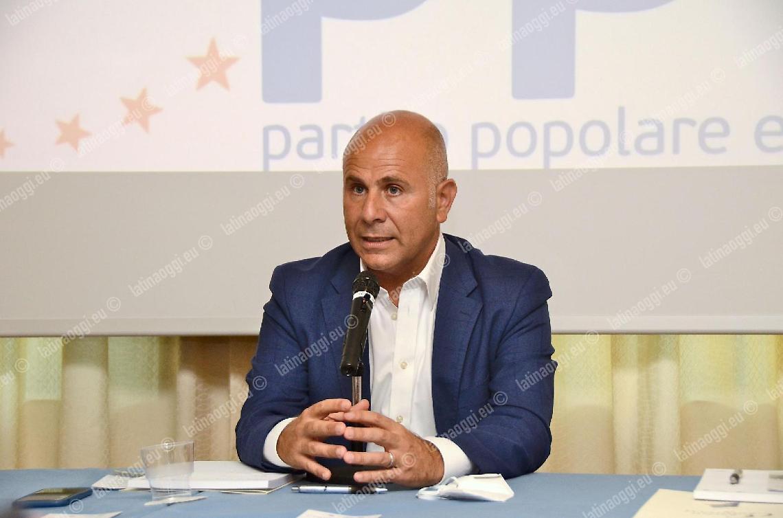Covid, De Meo: "Una moratoria dall'Europa per le aziende in difficoltà"