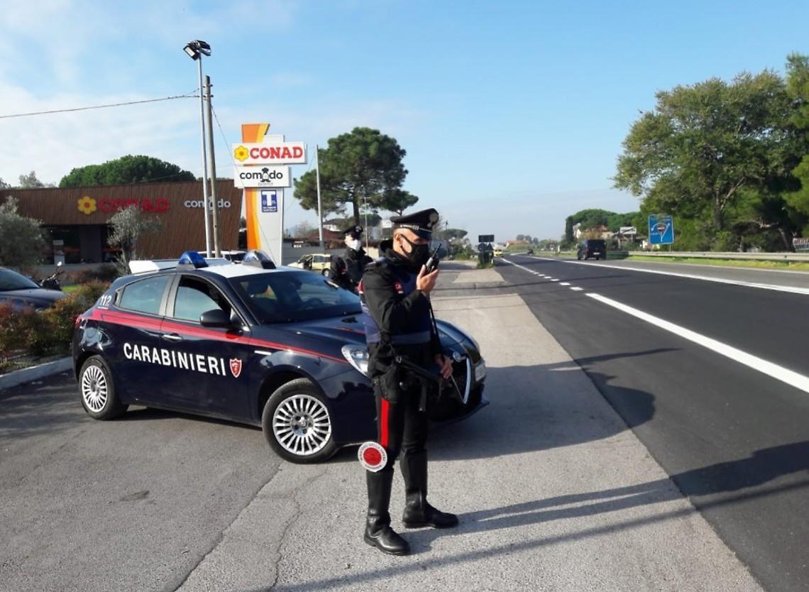 Tentano la fuga dopo il furto al Conad: un arresto e una denuncia