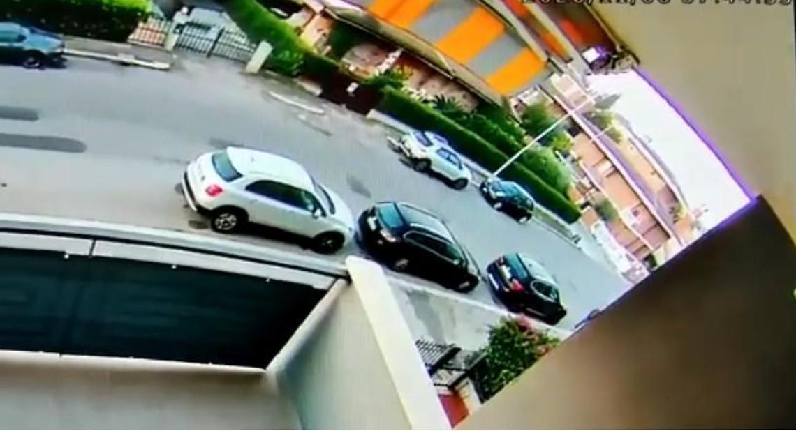 Latina, furto d'auto in diretta: appello social della vittima