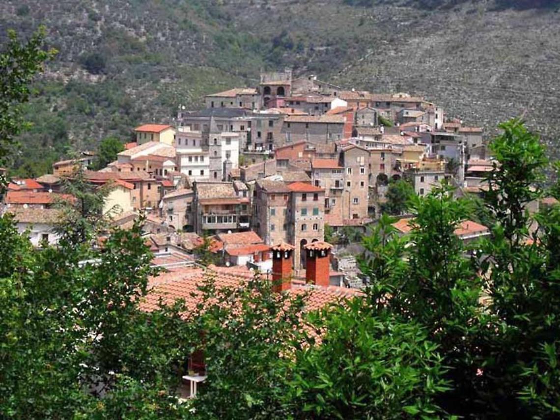 Troppi assembramenti a Lenola, i parchi diventano sorvegliati speciali
