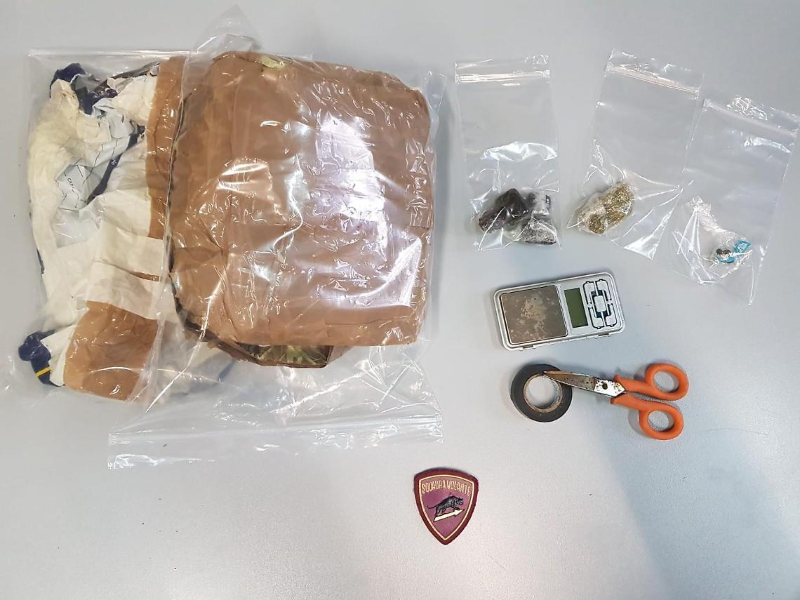 Trovato con hashish e marijuana: 23enne arrestato dalla polizia