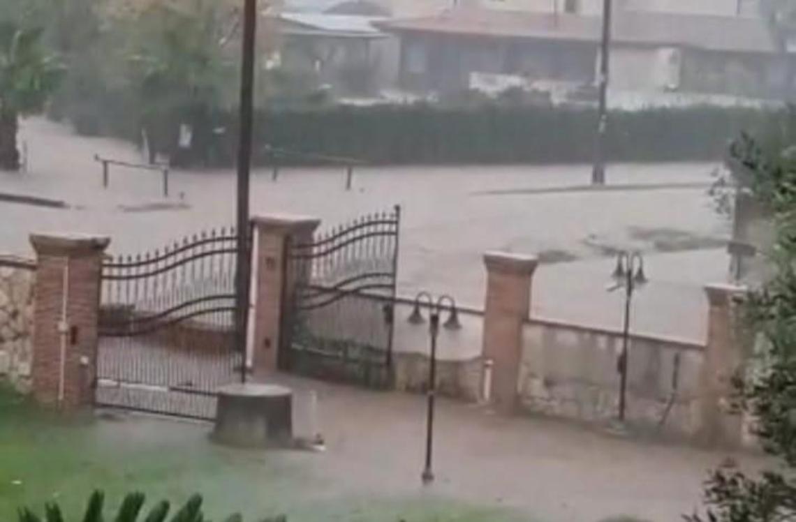 Nubifragi e maltempo. Disagi lungo fiumi e canali
