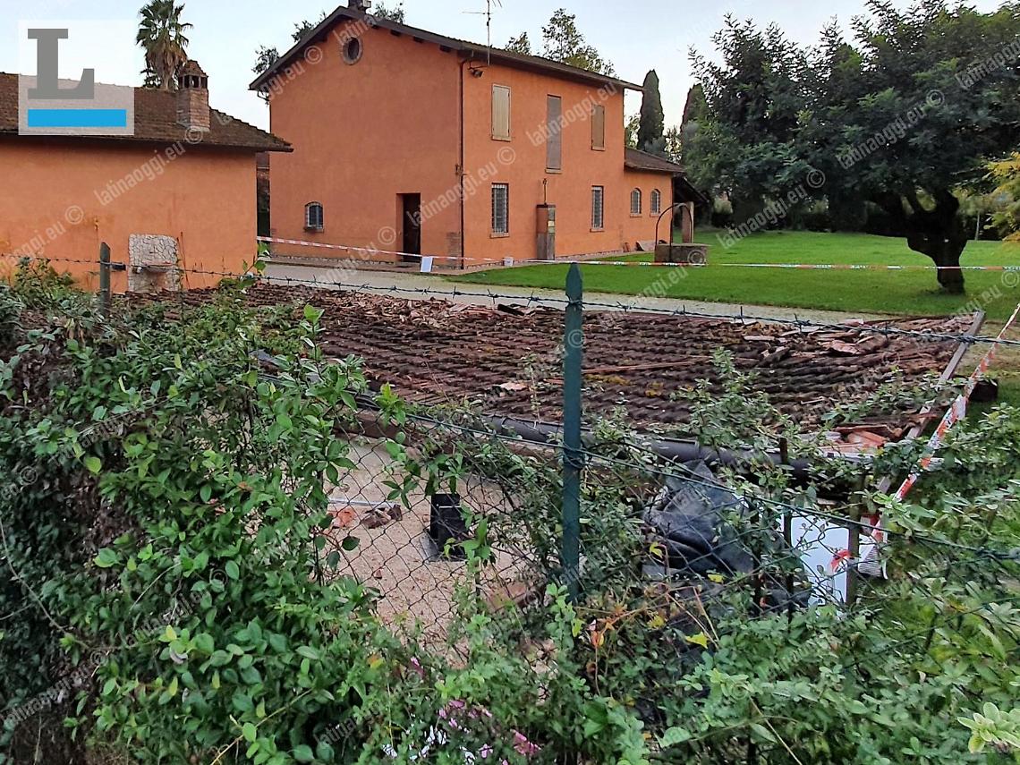 Tettoia caduta, ascoltato il testimone: i proprietari rischiano la multa