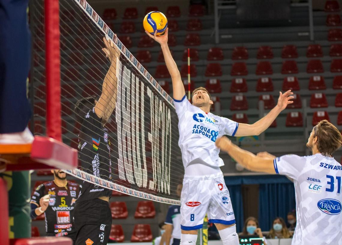 La Top Volley Cisterna demolita a Civitanova dalla Lube