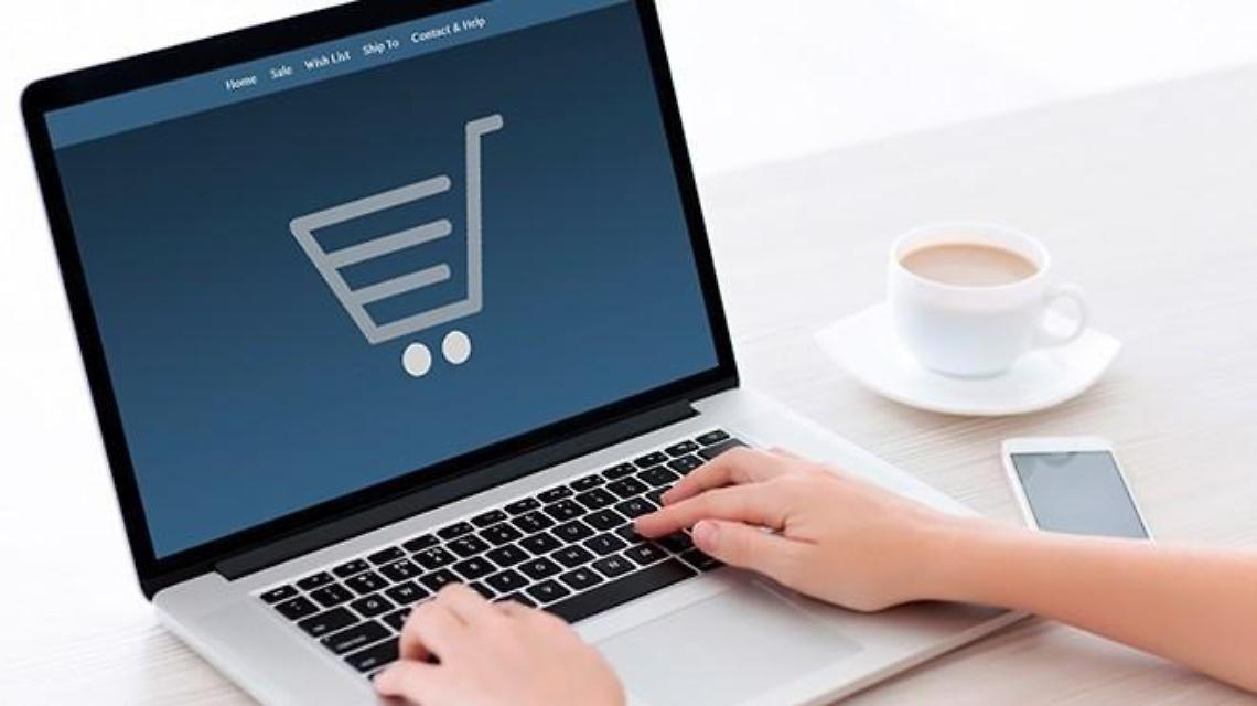 Acquisti online sicuri a Natale, le regole anti truffa della polizia