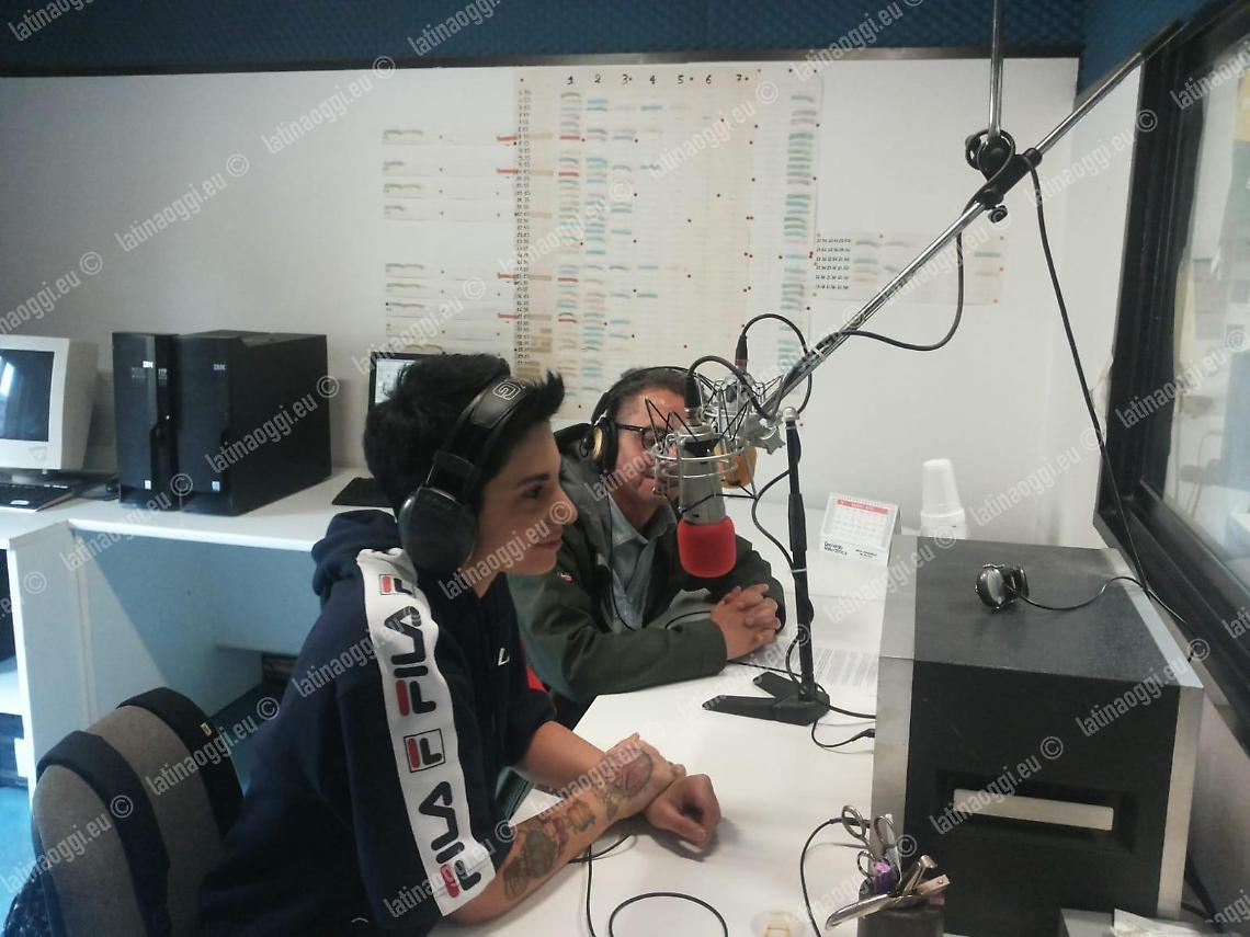 La cantautrice Giordana Angi si racconta ai microfoni di Radio Studio93