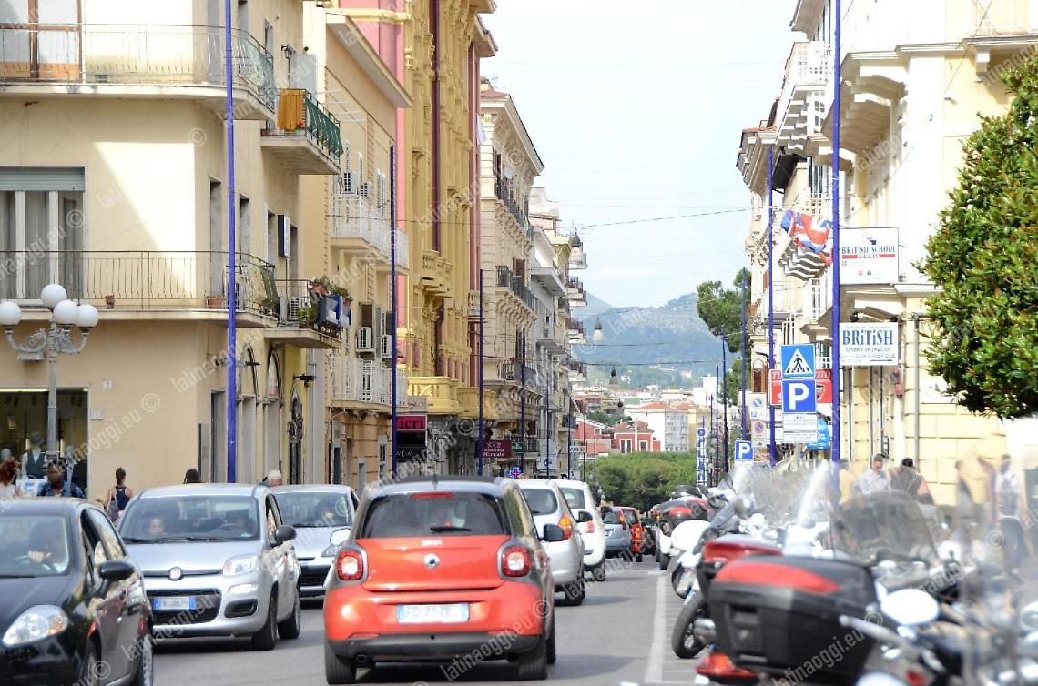 Attività commerciali chiuse, raccolta fondi degli altri esercenti