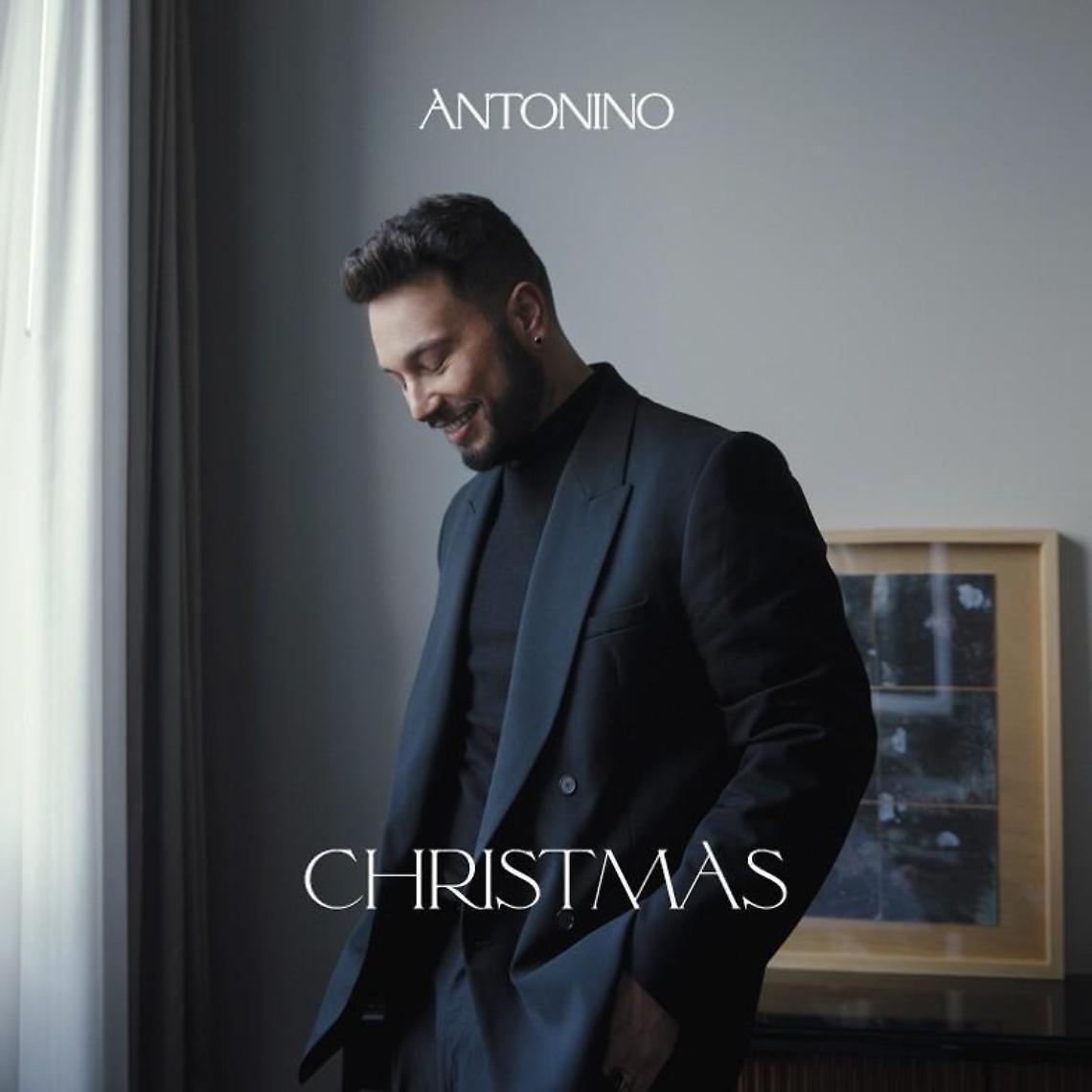 "Christmas", il primo album di canzoni natalizie di Antonino