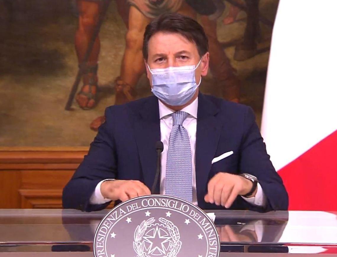 Conte sul decreto Natale: "Restrizioni per evitare impennata dei contagi"