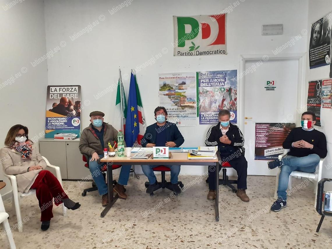 Il  segretario Cosmi con alcuni neo dirigenti del Pd