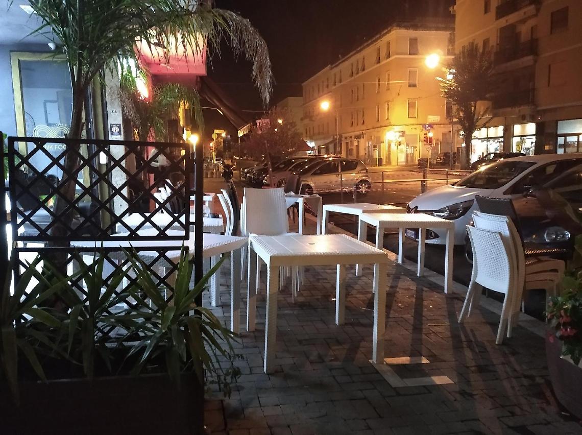 Folle pestaggio nel pub, cinque giovani non potranno più frequentare i locali