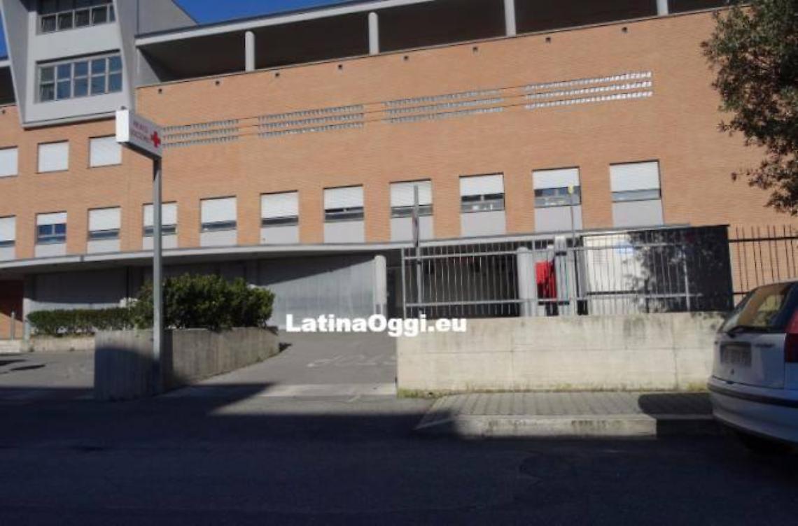 Ritardi e carenze, clinica di Aprilia nel mirino di utenti e procura