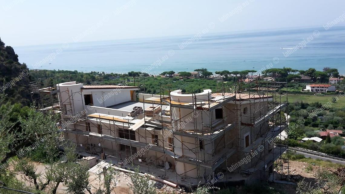 Ex ovile trasformato in una villa: in 4 rinviati a giudizio