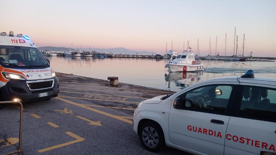 Malore su un'imbarcazione inglese, interviene la Guardia Costiera