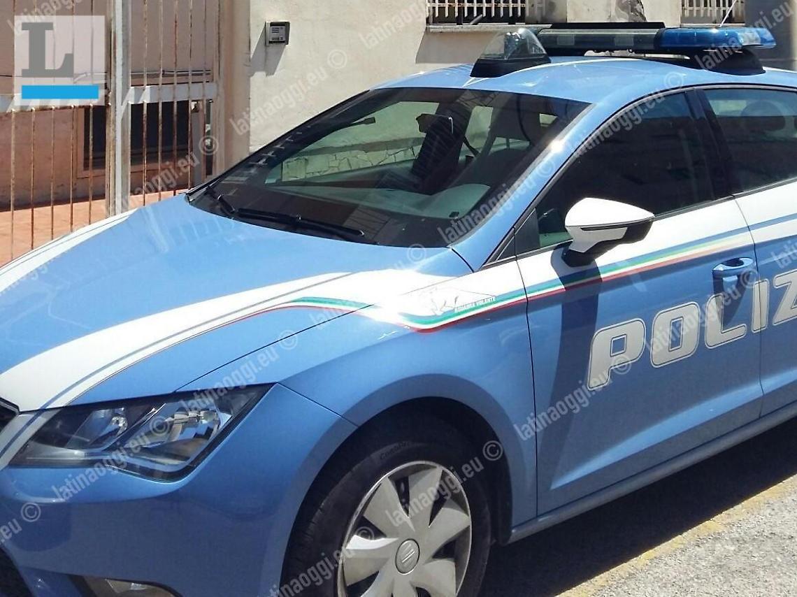 Scoppia un incendio in casa, un uomo salvato dalla polizia