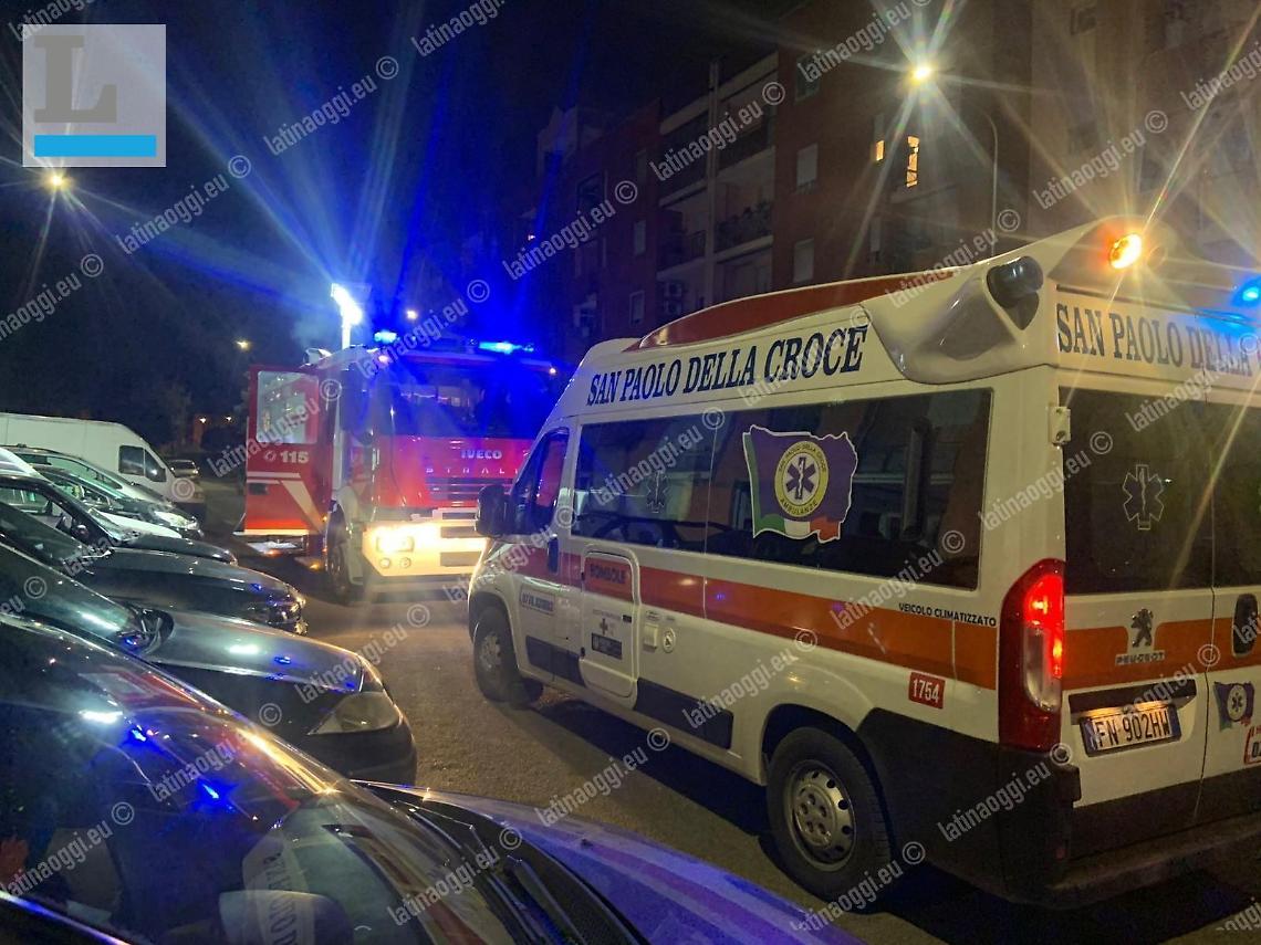 Incendio nelle palazzine popolari: sul posto vigili del fuoco e 118