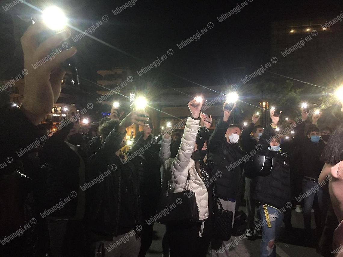 Accoltellato dopo la rissa, la veglia per il giovane Romeo