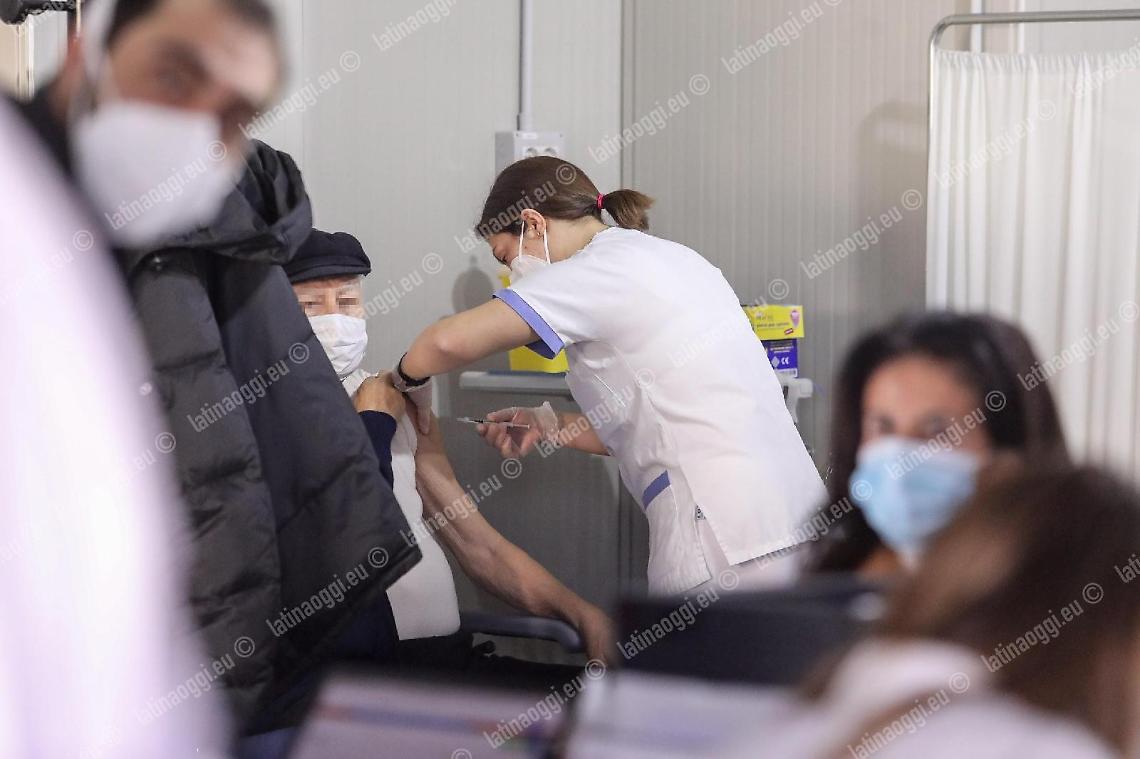 Vaccinati nel Lazio 95mila over 80 su 300 mila prenotati
