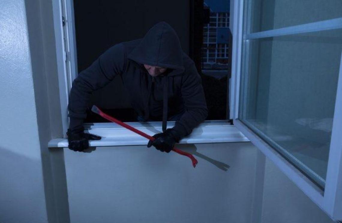 Furto in un appartamento, fermati dalla polizia due giovani rom