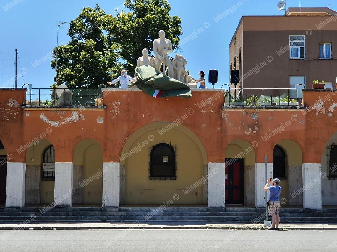 Scarichi fognari nel cortile di casa: la lunga battaglia contro due pub