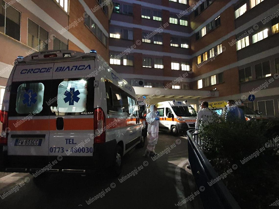 Covid, ricoveri in ascesa: il Goretti si prepara a riconvertire i reparti