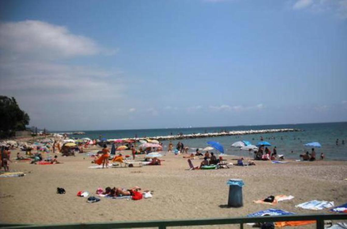 Furti sotto l'ombrellone. Arrestato