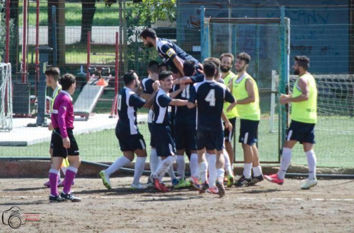 L'esultanza dell'Fc Agora