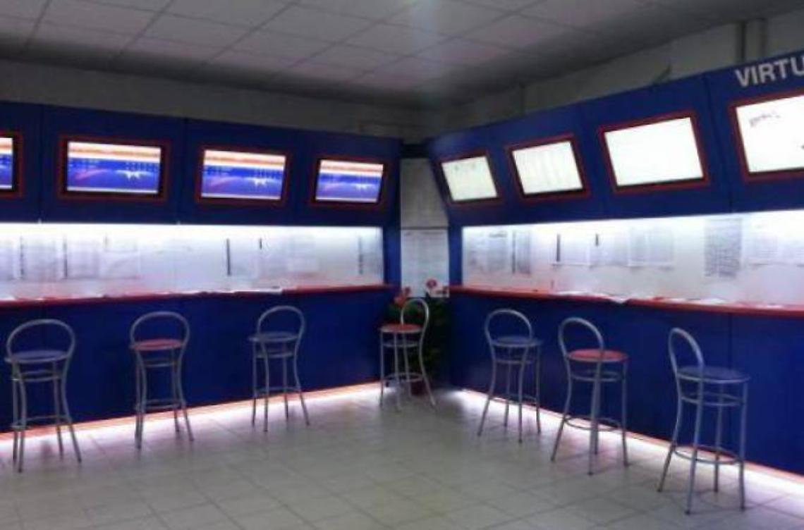 Agenzia scommesse da inaugurare, i ladri la svuotano il giorno prima