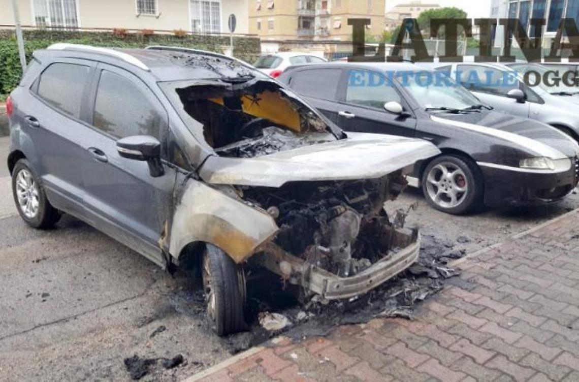 chiarato auto a fuoco