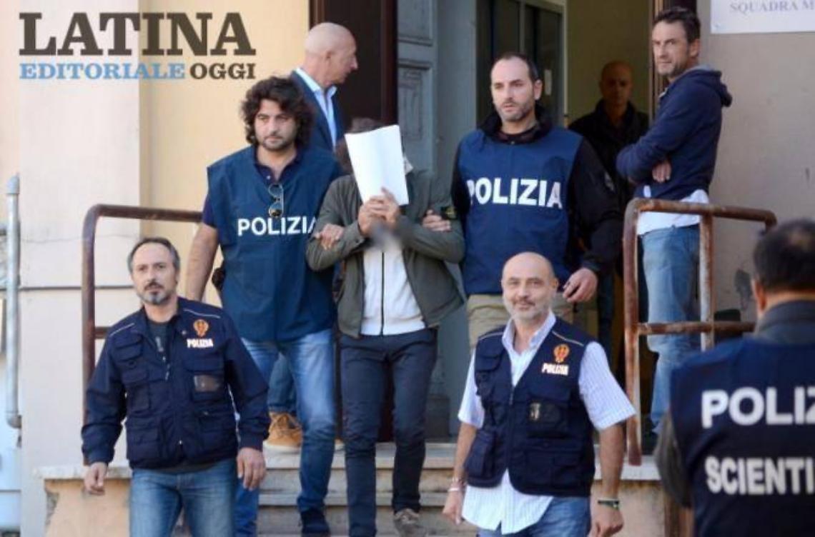 Gianluca Tuma mentre lascia la Questura di Latina