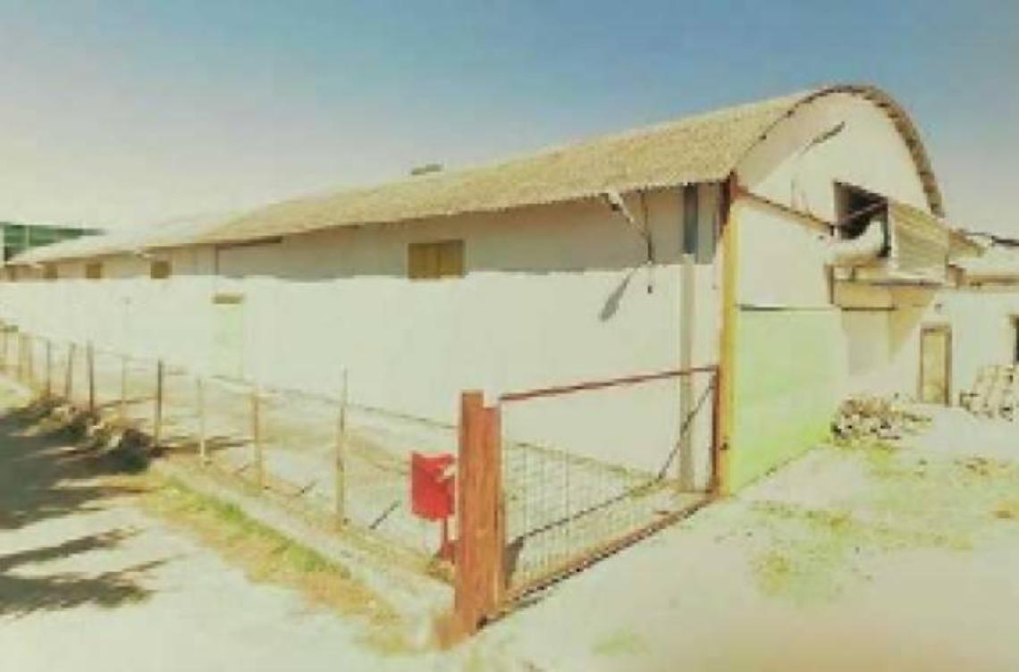 Il capannone sulla via provinciale